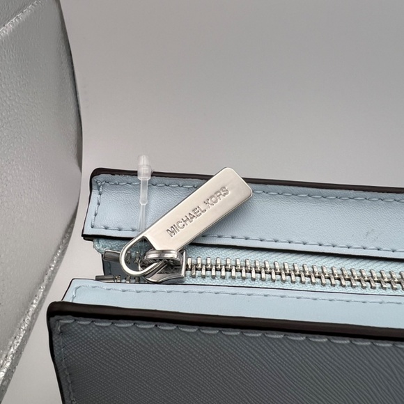 MAKE OFFER! Michael Kors Sheila Small Non-Leather Vegan Crossbody Bag Vista Blue - Picture 6 of 9